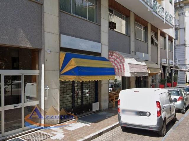 Locale Commerciale in vendita a Alessandria