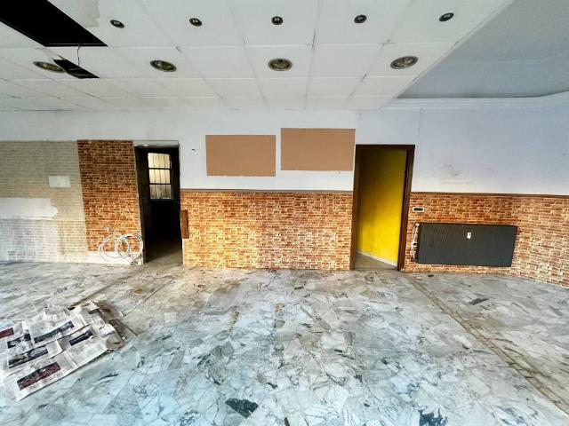 Locale Commerciale in vendita a Piemonte, Alessandria