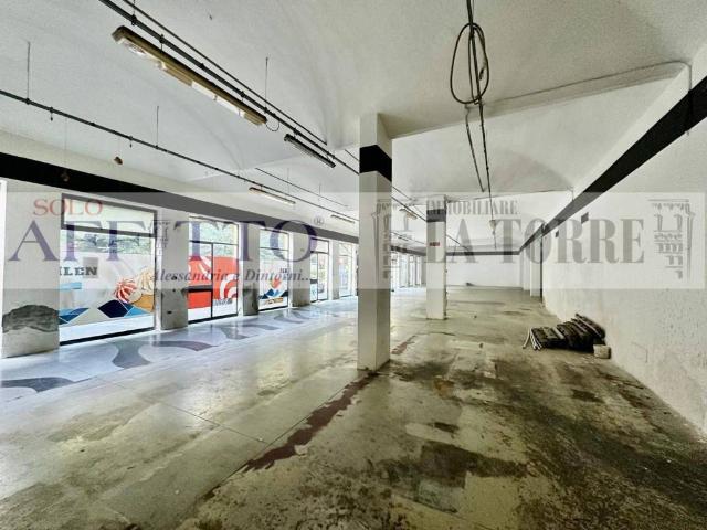 Locale Commerciale in vendita a Piemonte, Alessandria