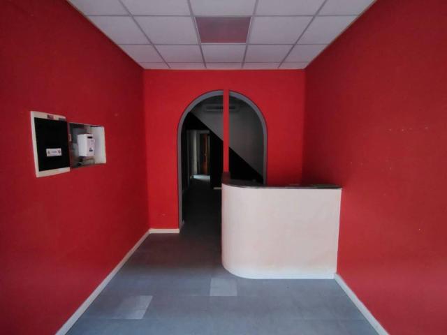 Locale Commerciale in vendita a Alessandria