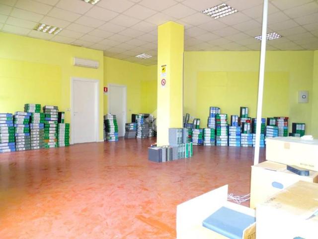 Locale Commerciale in vendita a Piemonte, Alessandria