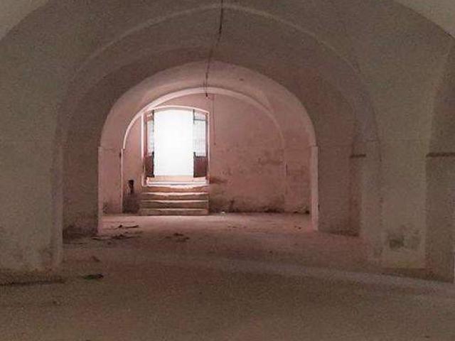 Locale Commerciale in vendita a Puglia, Lecce