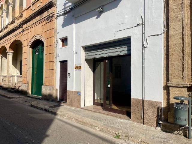 Locale Commerciale in vendita a Puglia, Lecce