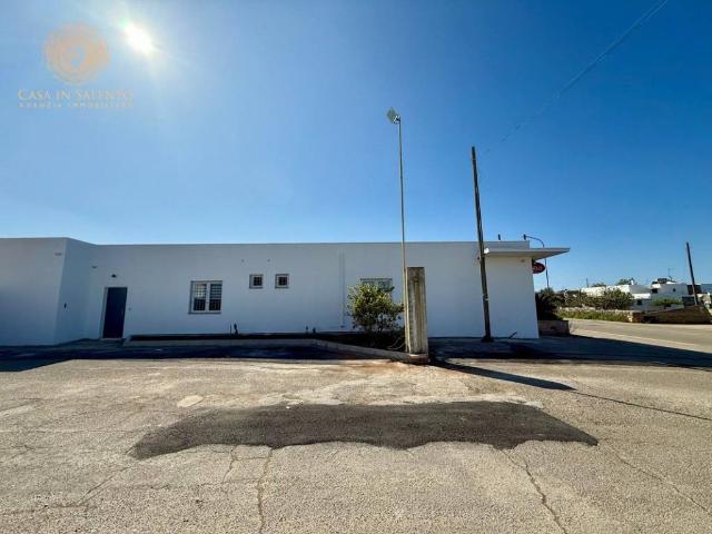 Locale Commerciale in vendita a Puglia, Lecce