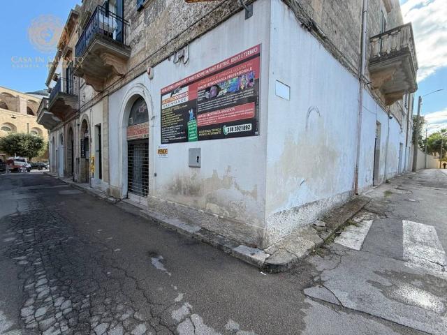 Locale Commerciale in vendita a Puglia, Lecce