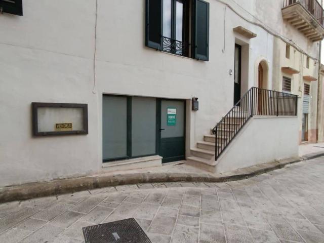 Locale Commerciale in vendita a Puglia, Lecce
