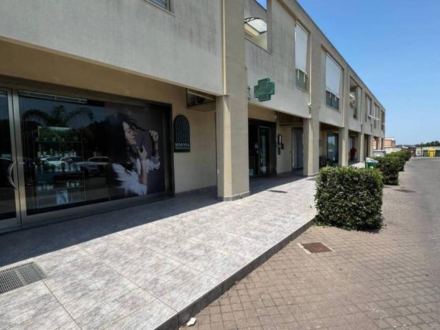 Locale Commerciale in vendita a Puglia, Lecce