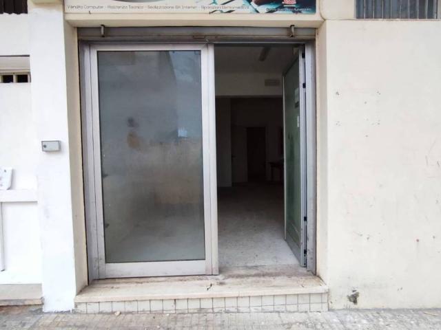 Locale Commerciale in vendita a Puglia, Lecce