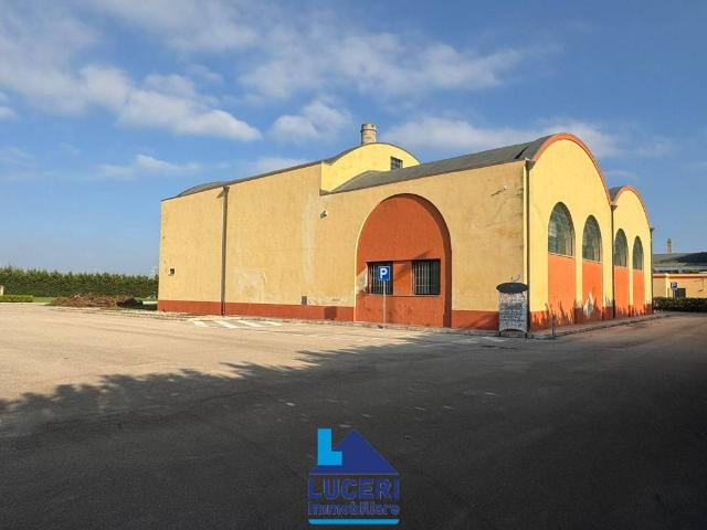 Locale Commerciale in vendita a Puglia, Lecce
