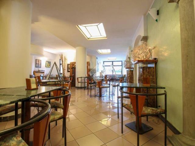 Locale Commerciale in vendita a Almenno San Salvatore, Lombardia