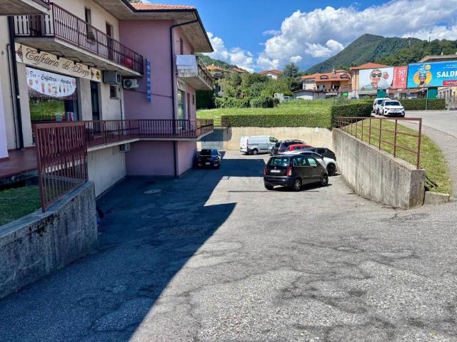 Locale Commerciale in vendita a Almenno San Salvatore, Lombardia