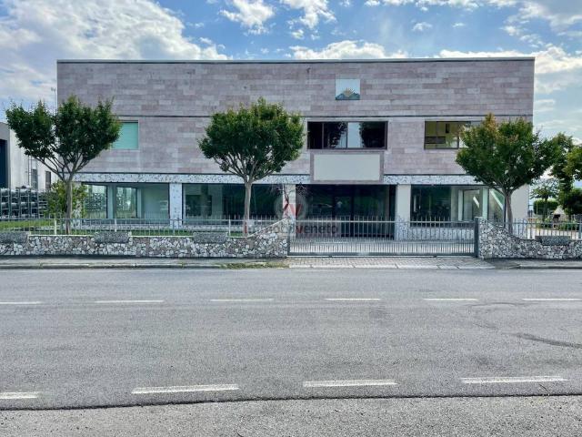 Locale Commerciale in vendita a Alonte, Veneto