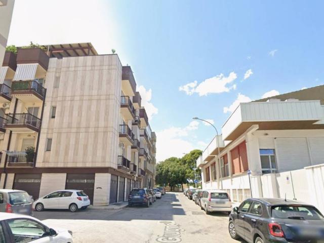 Locale Commerciale in vendita a Puglia, Bari