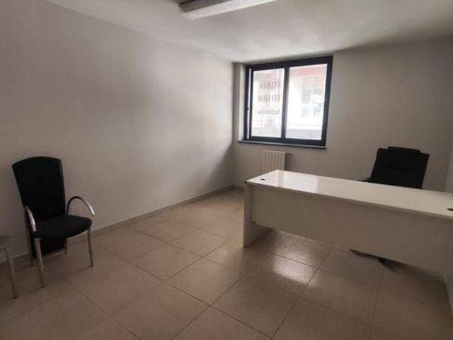 Locale Commerciale in vendita a Puglia, Bari