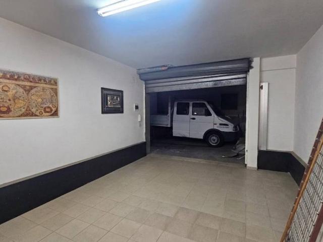 Locale Commerciale in vendita a Puglia, Bari