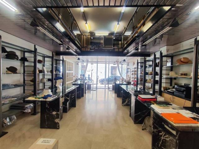 Locale Commerciale in vendita a Altamura, Bari