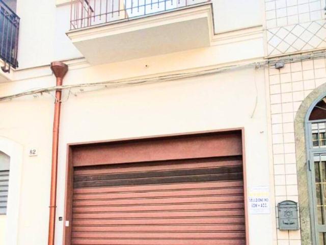 Locale Commerciale in vendita a Puglia, Bari