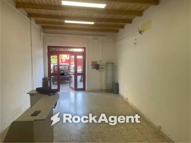 Locale Commerciale in vendita a Altavilla Silentina, Campania