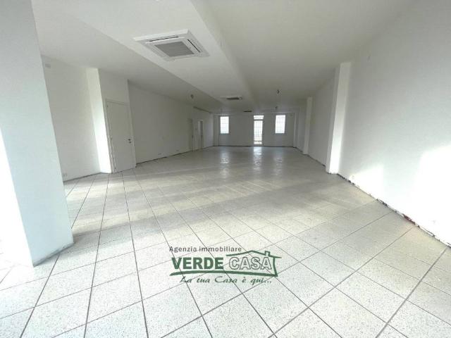Locale Commerciale in vendita a Fonte, Altivole