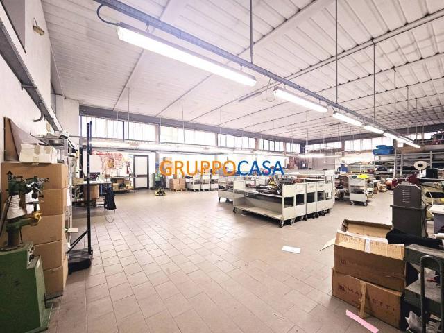Locale Commerciale in vendita a Fabbri, Altopascio