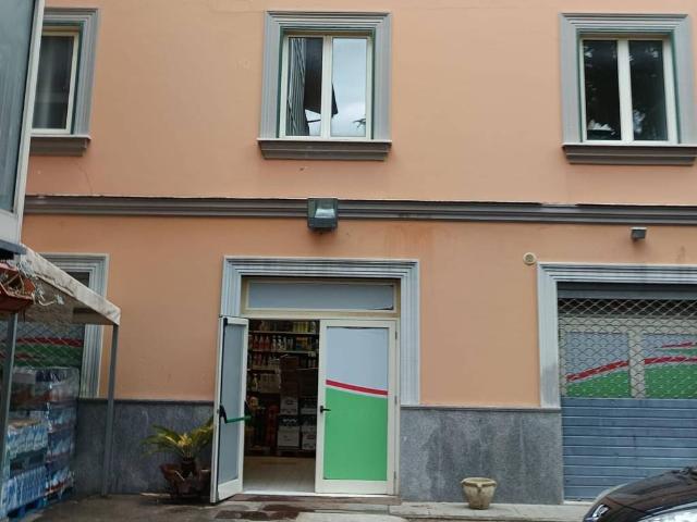 Locale Commerciale in vendita a Rasignano, Alvignano