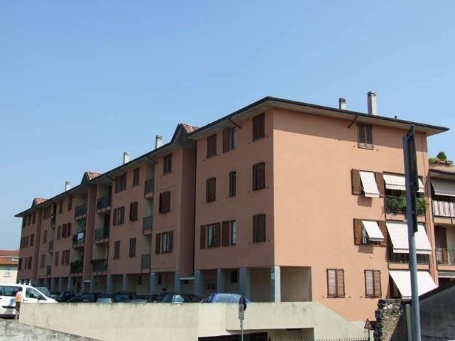 Locale Commerciale in vendita a Alzano Lombardo, Lombardia