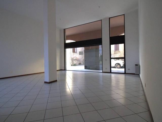 Locale Commerciale in vendita a Alzano Sopra, Alzano Lombardo
