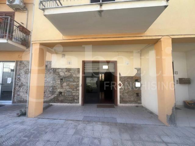 Locale Commerciale in vendita a Calabria, Cosenza