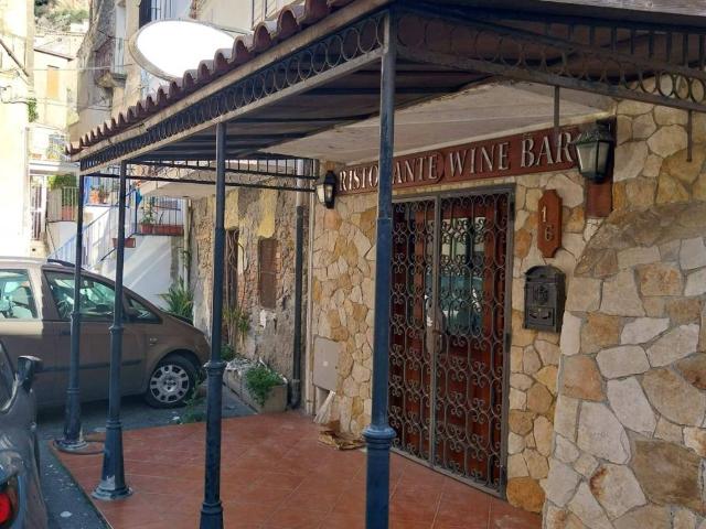 Locale Commerciale in vendita a Amantea Paese, Calabria