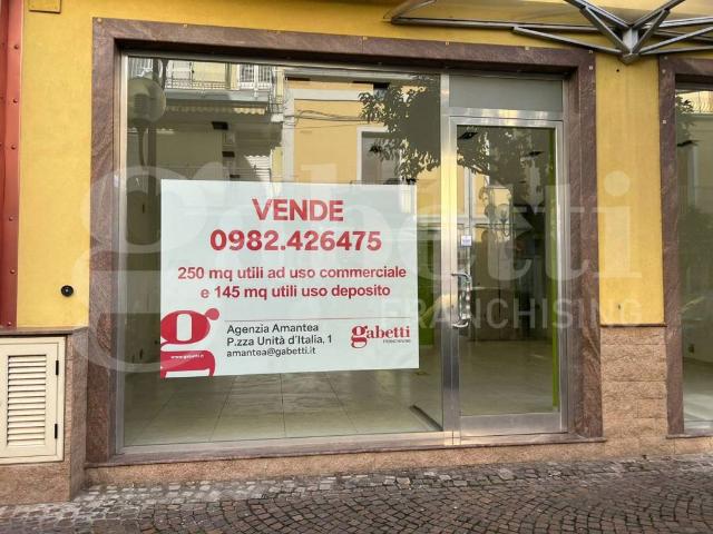 Locale Commerciale in vendita a Amantea Paese, Calabria