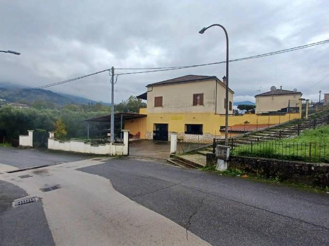 Locale Commerciale in vendita a Amaseno, Lazio