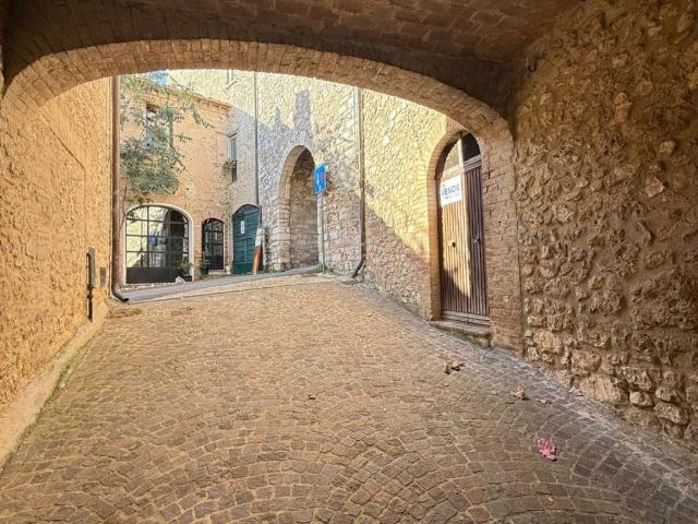 Locale Commerciale in vendita a Amelia, Umbria