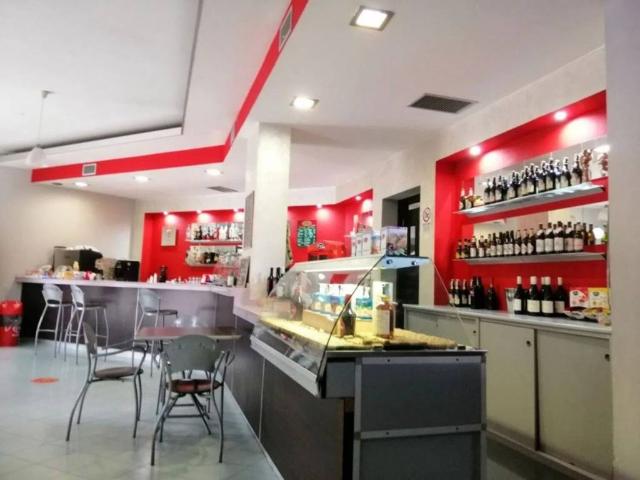Locale Commerciale in vendita a Amorosi, Campania