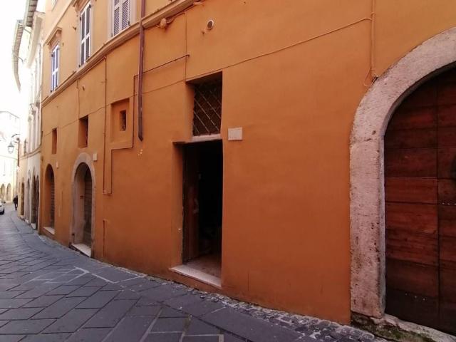 Locale Commerciale in vendita a Anagni, Lazio