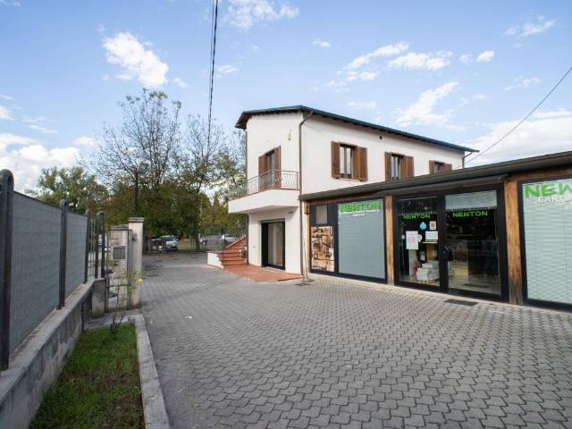 Locale Commerciale in vendita a Anagni, Lazio