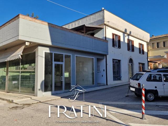 Locale Commerciale in vendita a Unione dei Comuni della Val Vibrata, Ancarano