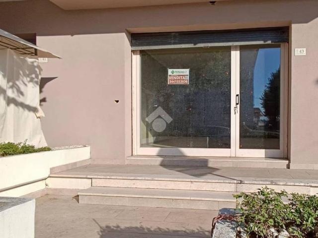 Locale Commerciale in vendita a Unione dei Comuni della Val Vibrata, Ancarano