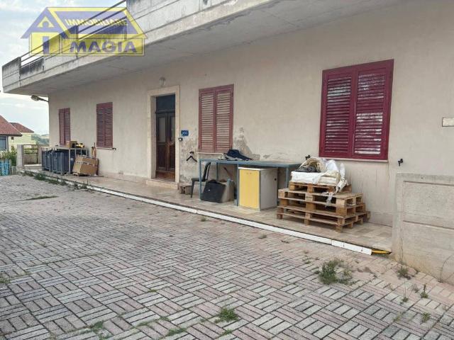 Locale Commerciale in vendita a Unione dei Comuni della Val Vibrata, Ancarano