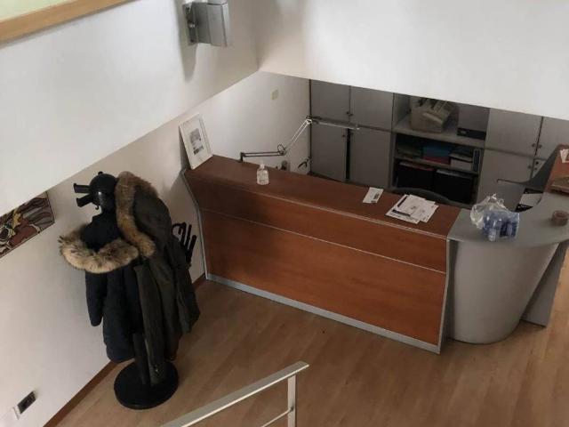 Locale Commerciale in vendita a Brecce Bianche, Marche