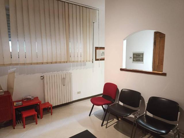 Locale Commerciale in vendita a Borgo Rodi, Marche