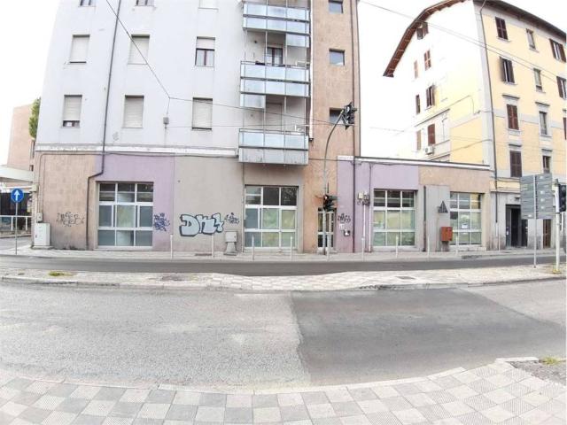 Locale Commerciale in vendita a Piano San Lazzaro, Marche