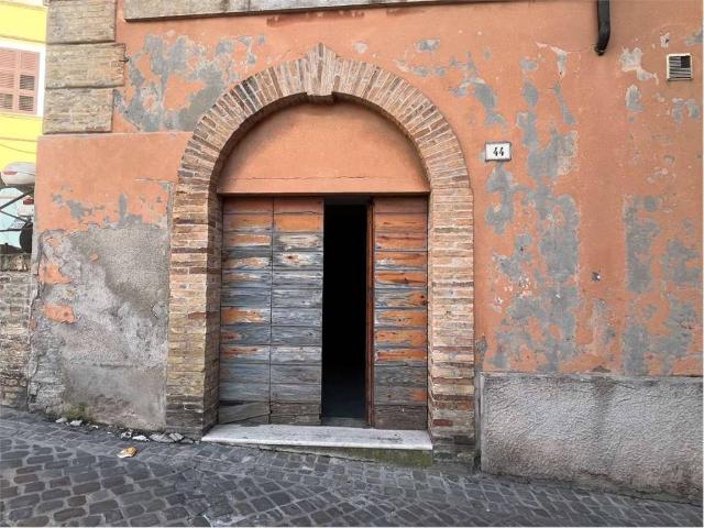 Locale Commerciale in vendita a San Pietro, Marche