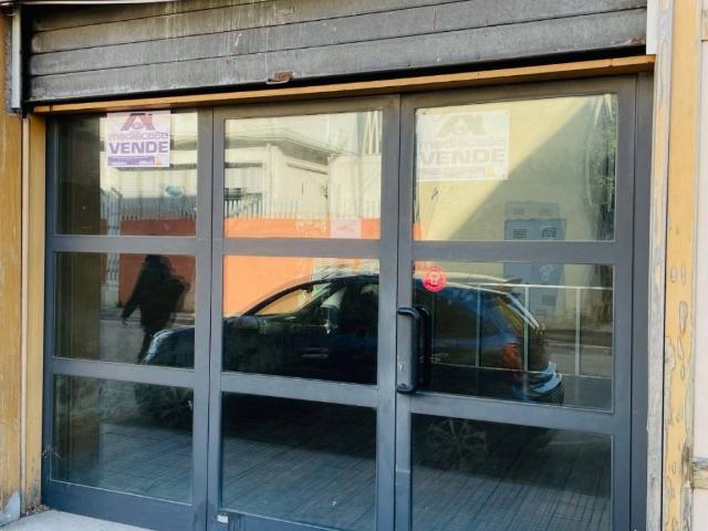 Locale Commerciale in vendita a Palombare, Marche