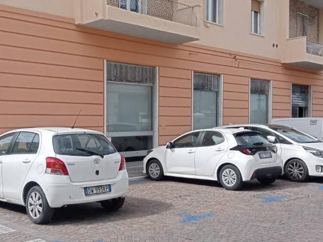 Locale Commerciale in vendita a Archi, Marche