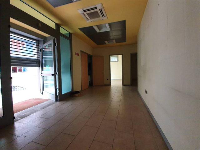 Locale Commerciale in vendita a Marche, Ancona