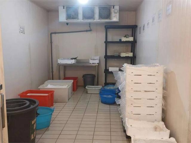 Locale Commerciale in vendita a Archi, Marche