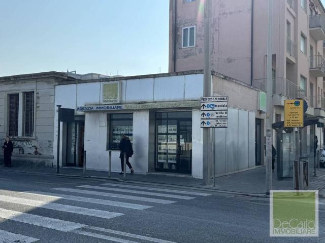 Locale Commerciale in vendita a Marche, Ancona