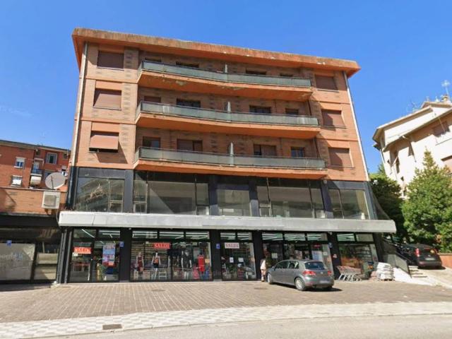 Locale Commerciale in vendita a Vallemiano, Marche