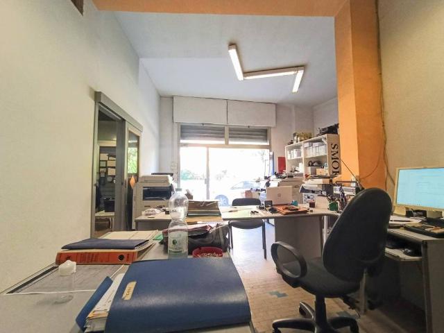 Locale Commerciale in vendita a Marche, Ancona