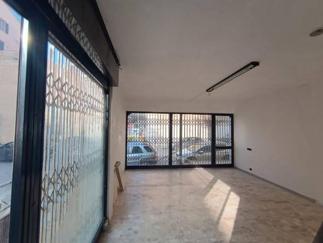 Locale Commerciale in vendita a Cardeto, Marche